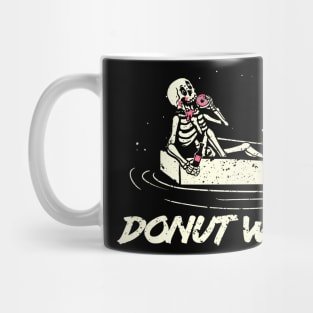 donut worry Mug